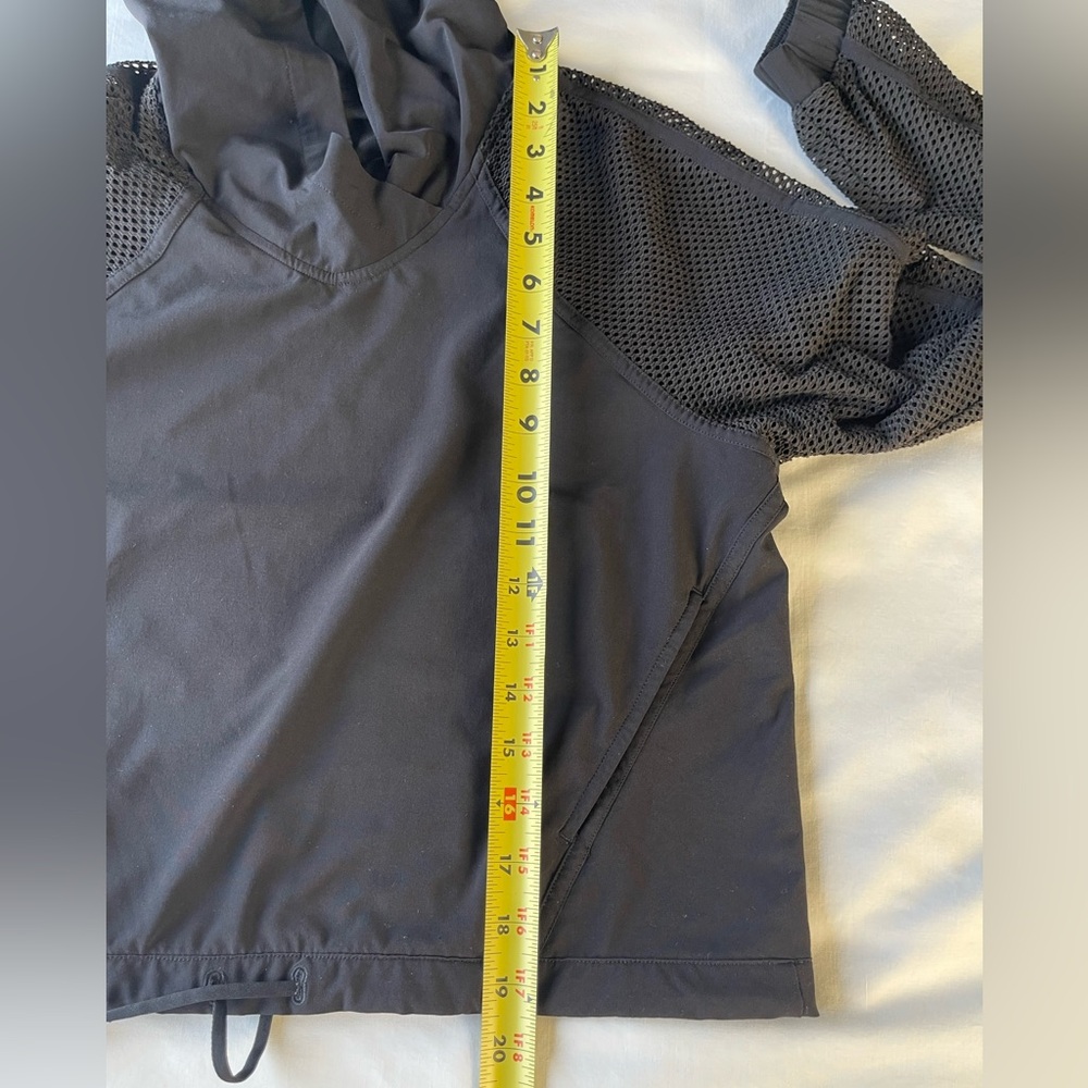 Lululemon Catch a Breeze Black Cropped Pullover Hoodie Fits like Women’s Size 2 - Picture 13 of 14